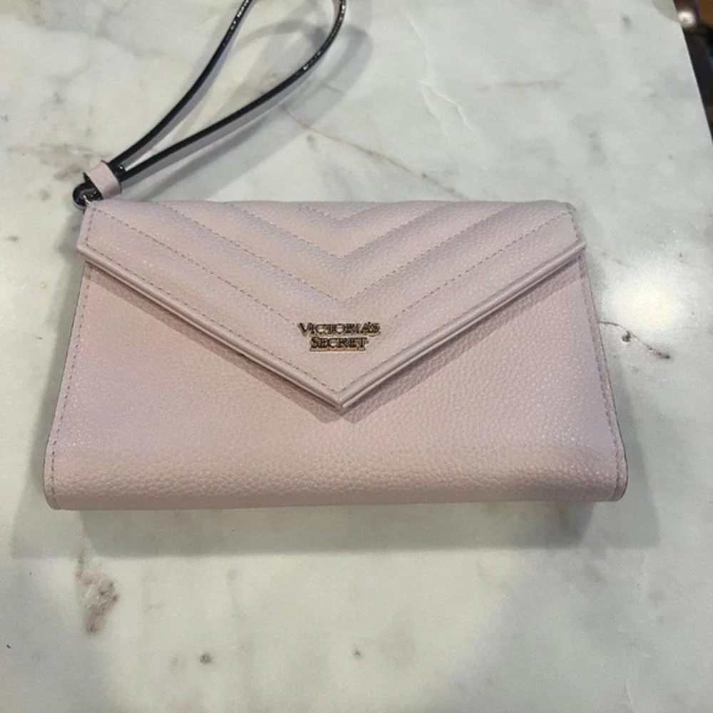 Victoria Secret Wristlet Wallet/Phone Case Purse Soft Pink. Holds phone up to 6